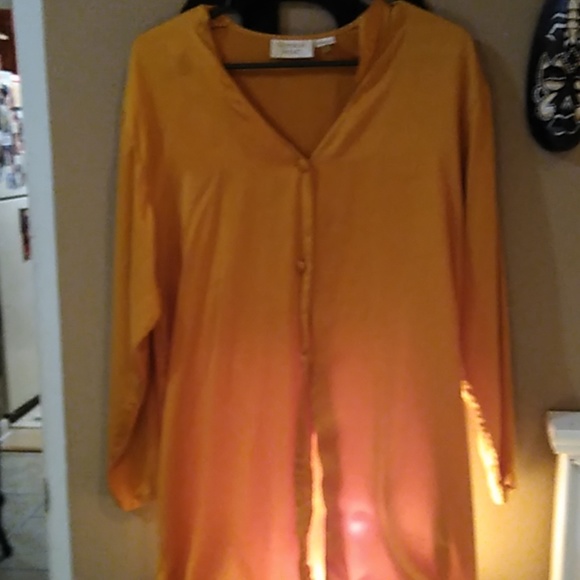 Shirt - Picture 1 of 4